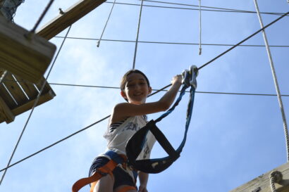 kid on the ropes course