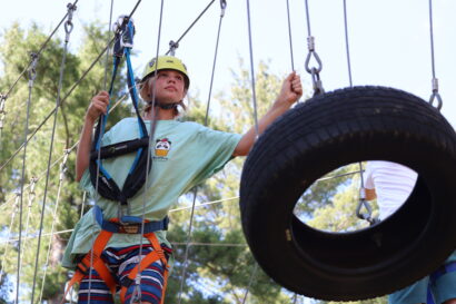 kid on the ropes course